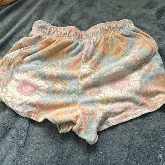 Flower printed shorts, size s with pockets - Picture 2 of 3